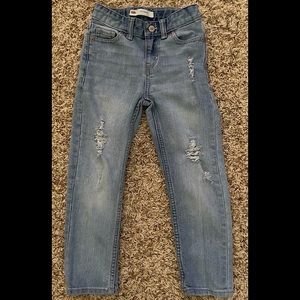 Levi’s Distressed Boyfriend jeans size 5 reg